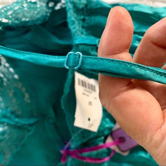 - NWT LF STORES EMMA & SAM TEAL SILK CAMISOLE - Picture 4 of 8